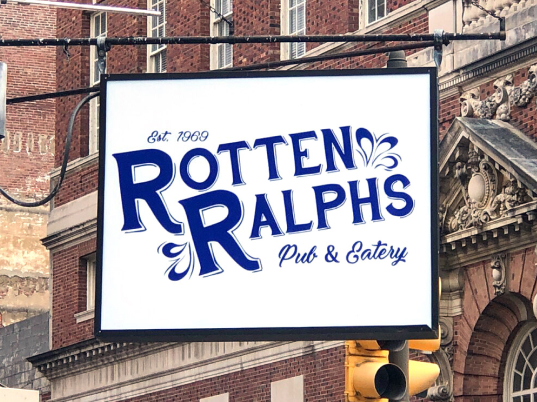 The sign for Rotten Ralph's Pub & Eatery.